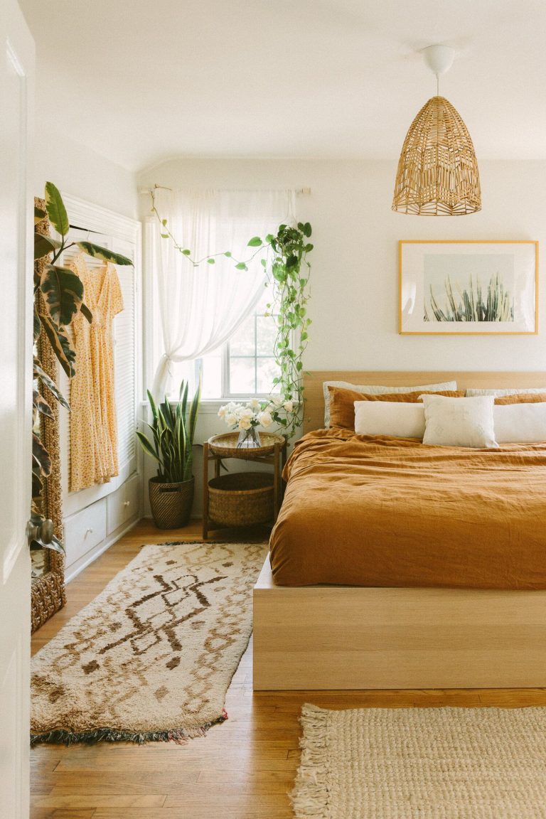 Simple Bedroom Decorating Ideas for Couples